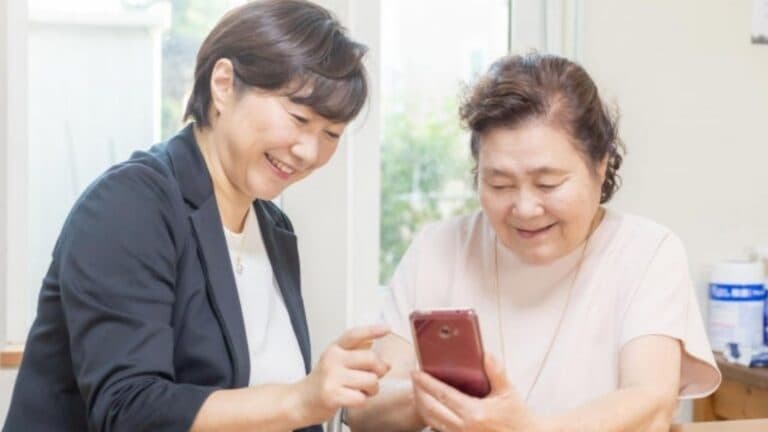 【60代・70代が活躍中】定年後のセカンドキャリアに「栄養士」が選ばれる理由とは?資格と経験を活かせるシニア向け安定職