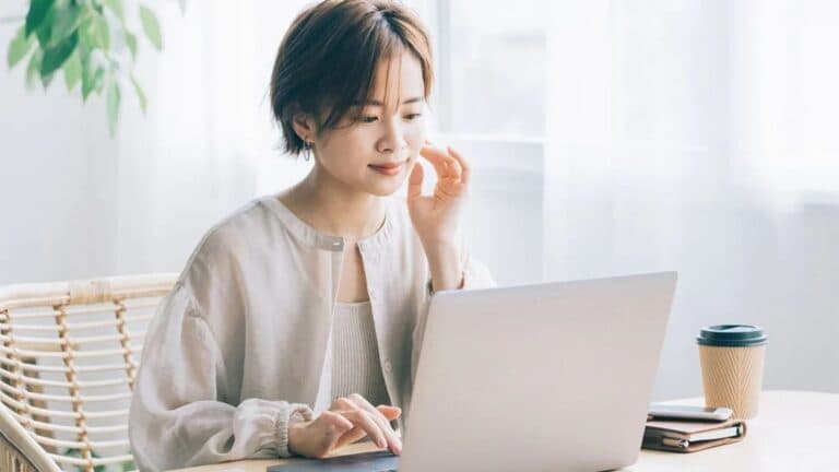 【50代・60代からの学び直し】自宅で学べるオンライン講座・大学講座とは?