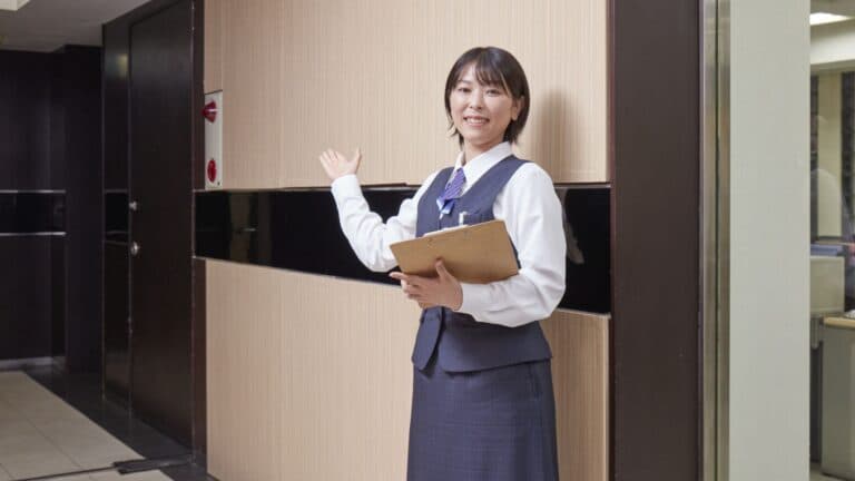 【手堅いオフィスワークへの求職ナビ】レセプトなし・日勤帯の安定性で選ばれる「健診センター受付」の環境特性と最新の雇用動向