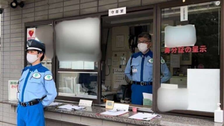 【50代・60代から輝く】天候に左右されない「施設内警備」が選ばれる理由とは?シニアが無理なく続けられる安定仕事の魅力