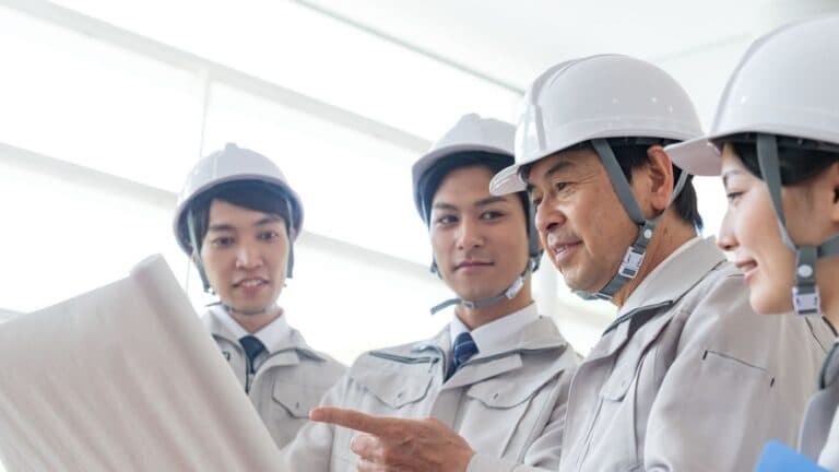 【2026年最新】50代・60代の経験も活きる?建設業界で注目の「施工管理アシスタント」という働き方と市場需要