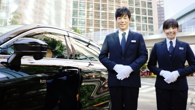 ミドル・シニア世代のビジネス経験を活かす「役員送迎・ハイヤー」という選択肢|職種別の待遇格差と失敗しない求人比較のポイント