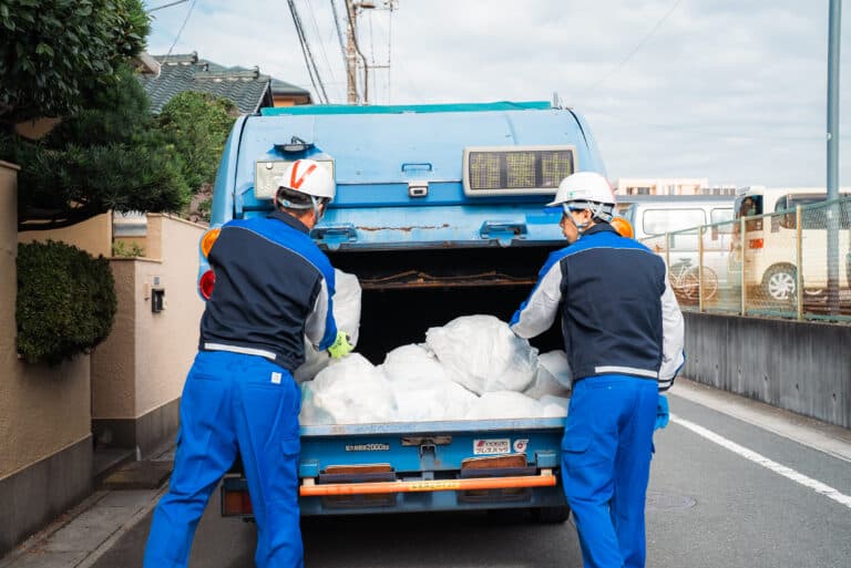 廃棄物収集スタッフの仕事に興味がありますか?地域を支える収集運搬スタッフについて知っておきたいポイント